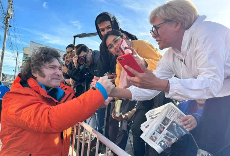 Javier Milei encabeza expedición hacia la Antártida para combatir la contaminación