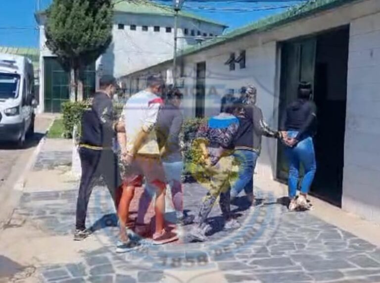 Detienen a una mujer de la Policía de San Luis involucrada en el asalto a un corralón