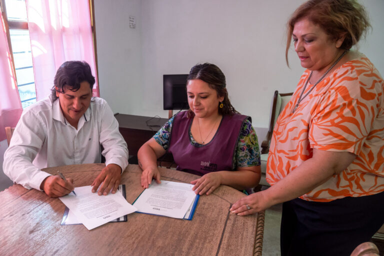 El Gobierno selló un convenio con el ‘Centro de Día Newen’