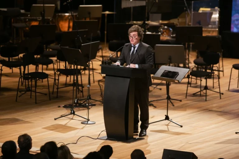 Milei promete eliminar el Impuesto PAIS y las retenciones al campo