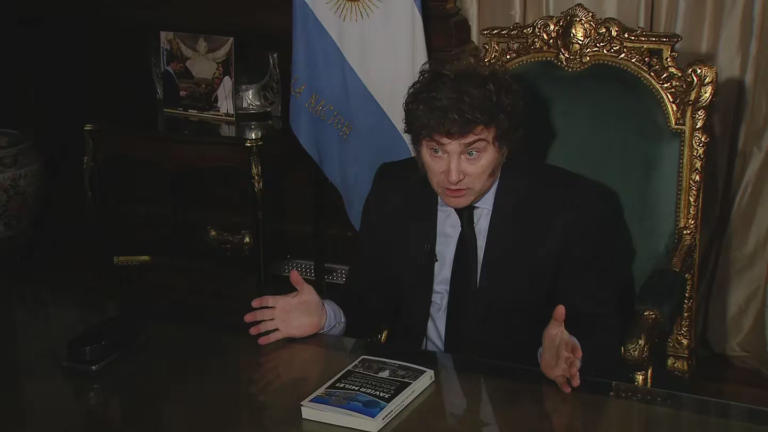 Javier Milei acusa al kirchnerismo de promover el conflicto con España