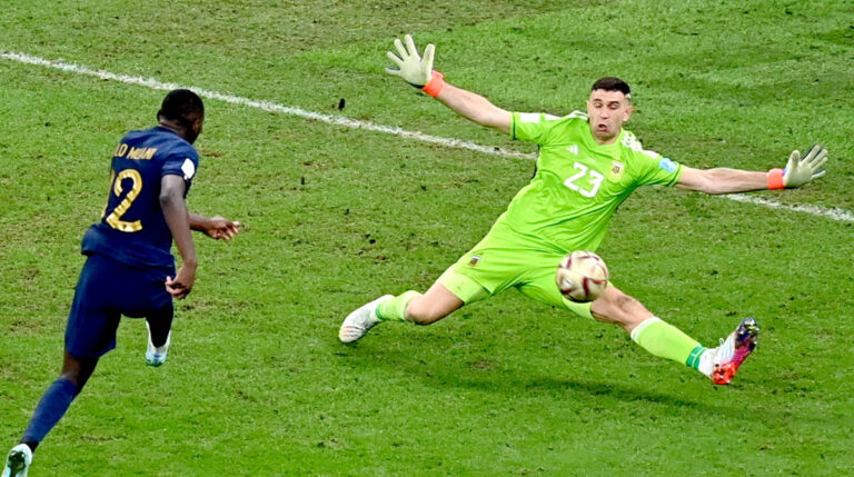 Emiliano el dibu Martínez no podrá jugar en París 2024