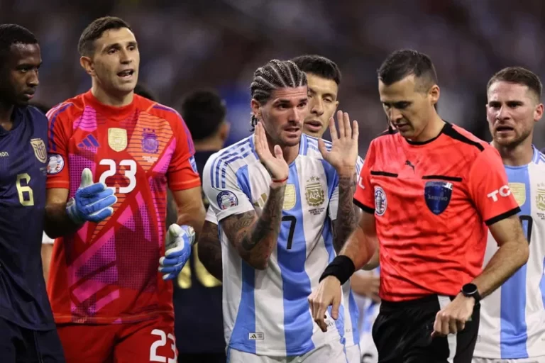 La conmebol publicó el audio del VAr que valida el gol de Ecuador