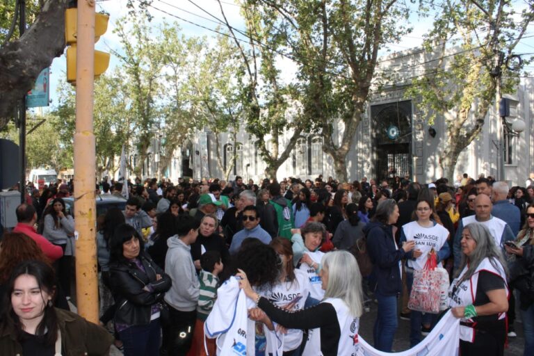 Marcha en Villa Mercedes rechaza el veto a la Ley de Financiamiento Universitario