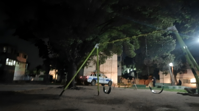 Violencia adolescente: un joven apuñaló a su amigo en el barrio 960 viviendas