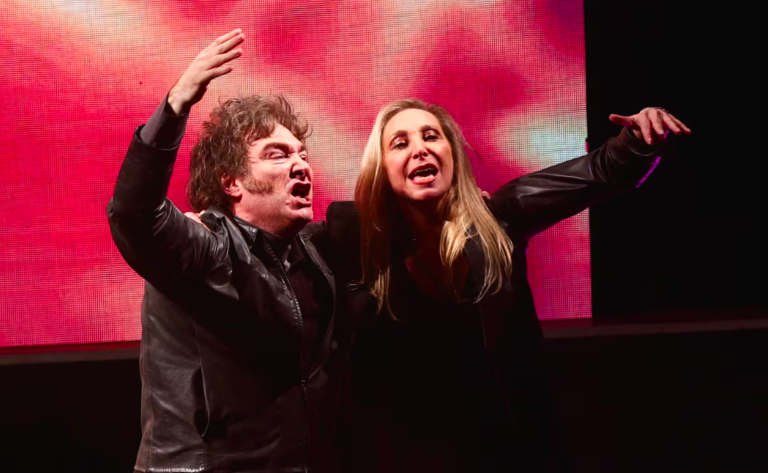Javier y Karina Milei en el lanzamiento de La Libertad Avanza en Parque Lezama
