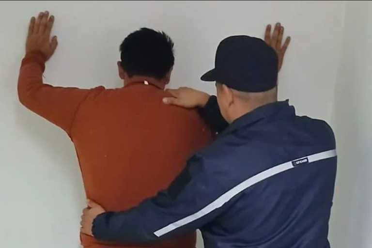 Detienen a un hombre por romper un remise y lastimar a una niña en Villa Mercedes