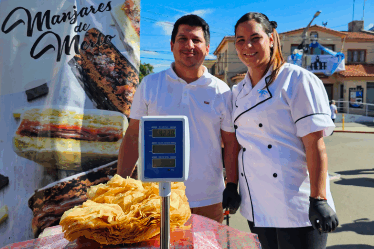 ¡Récord mundial en Merlo! El pastelito más grande del mundo