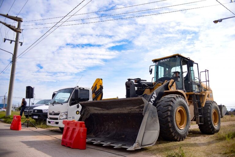 Inician la construcción de 70 cuadras de pavimento en barrios de la ciudad