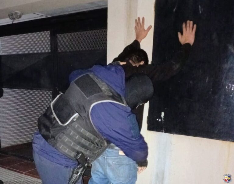 Villa Mercedes: Detuvieron a un hombre con orden de captura por robo mientras merodeaba viviendas