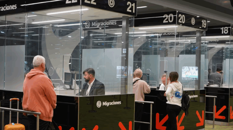 Reforma migratoria por DNU: Cambios claves en salud, educación y residencia