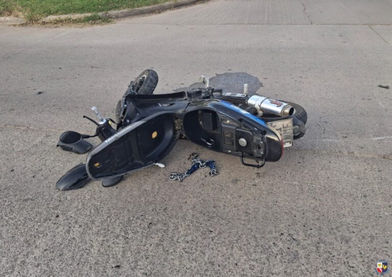 Una joven se accidentó en su moto y falleció en el “Hospital Juan Domingo Perón”