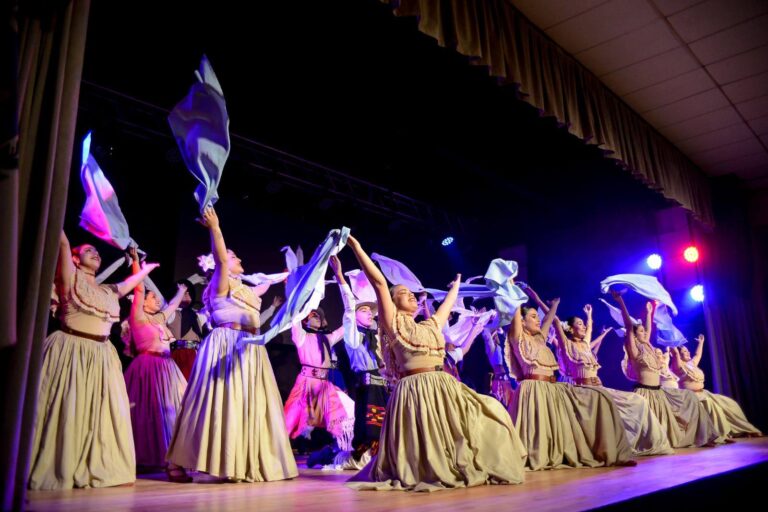 Una vigilia patriótica inolvidable en el Teatro “El Viejo Mercado”