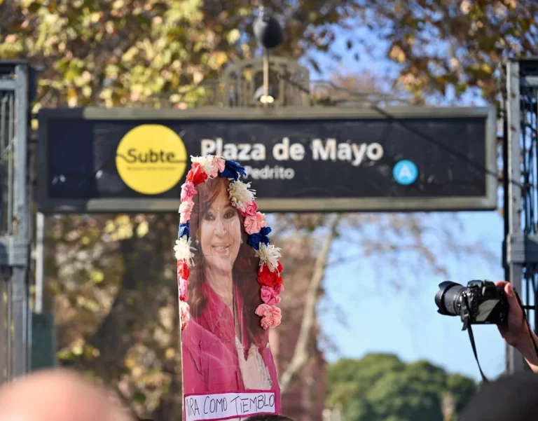 Cristina Kirchner llamó a la militancia a “organizarse” “Vamos a volver”