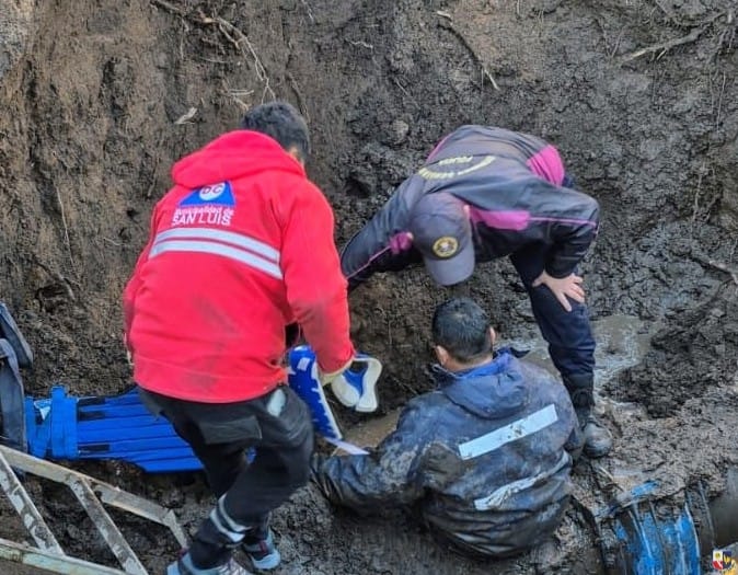 San Luis: rescataron a un trabajador atrapado en un pozo
