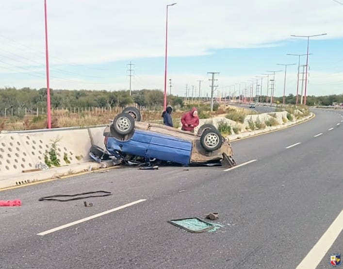 San Luis: dos heridos tras el vuelco de un auto en Ruta Pescadores