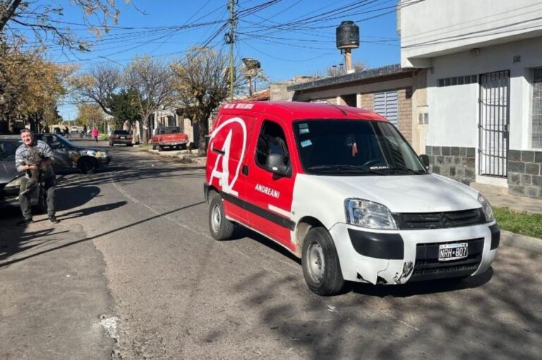 San Luis: Un repartidor de Andreani atropelló a dos ladrones que intentaron asaltarlo
