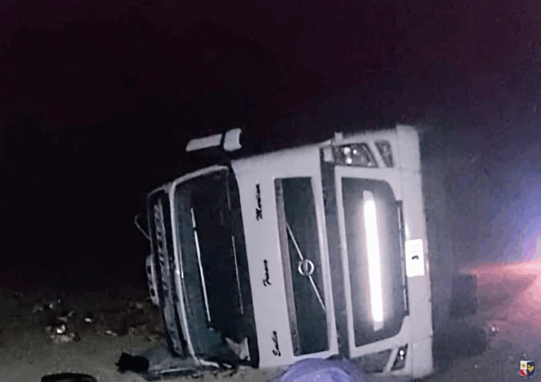 Volcó un camión con verduras cerca de Balde: el chofer fue hospitalizado