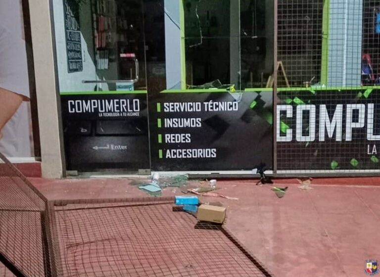 Villa de Merlo: Rompió el frente de un local, robó y terminó en la comisaría