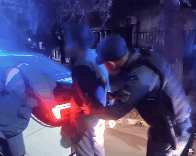 Agredieron a la policía y dañaron un patrullero: Quedaron detenidos