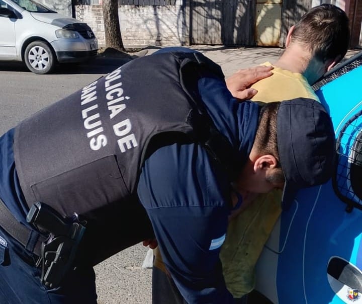 Villa Mercedes: un hombre ebrio provocó un disturbio en una gomería