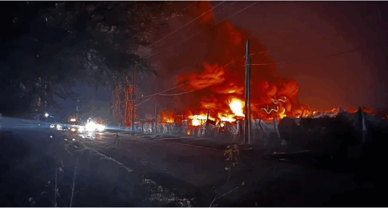 La Plata: Una papelera arde desde el domingo y no pueden controlar el fuego