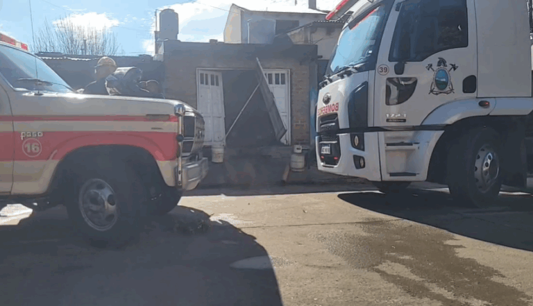 Incendio en Feliciano Sarmiento: un vecino perdió todo, pero no la esperanza