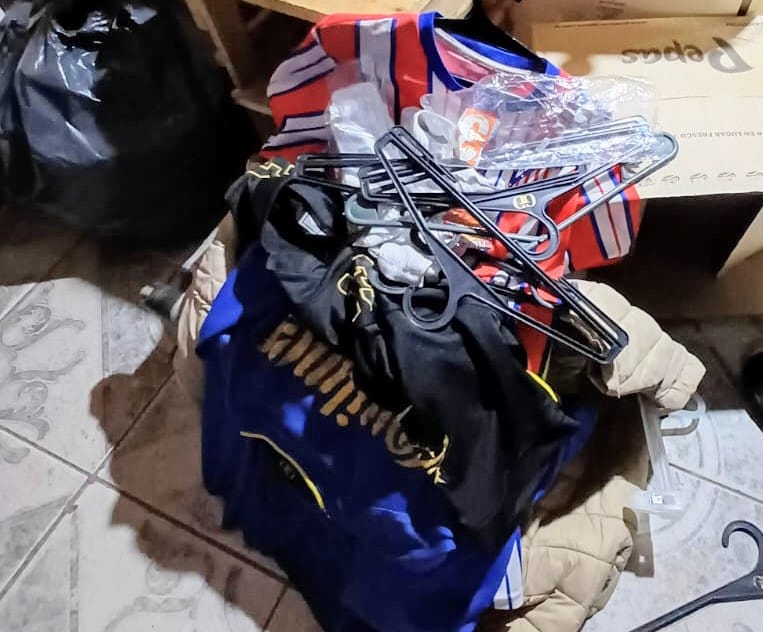 Recuperaron ropa robada de un comercio en dos allanamientos en Villa Mercedes