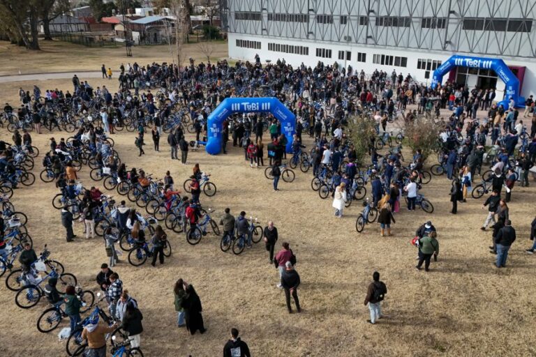 Más de 400 estudiantes de Villa Mercedes recibieron sus bicicletas TuBi