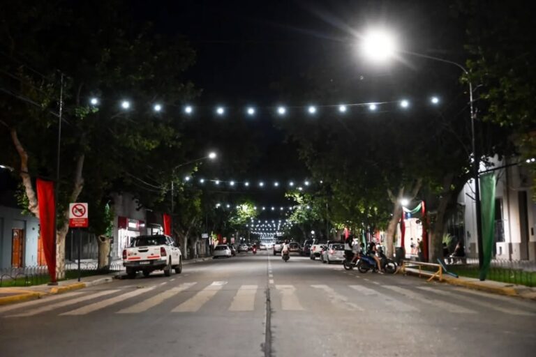 Vecinos denuncian que “trapitos” y “cuidacoches” prostituyen mujeres en Barrio Estación