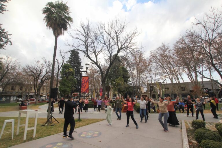 Ritmo y tradición en la Plaza del Sesquicentenario