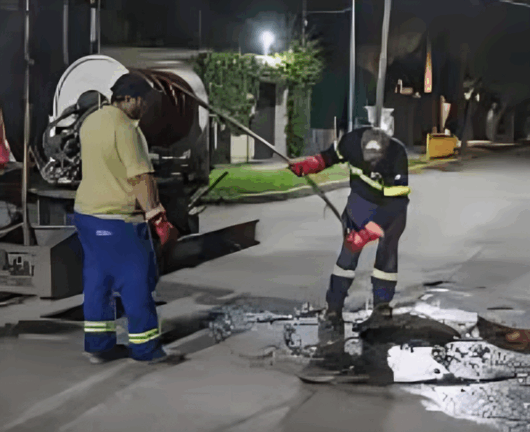 Limpieza en cloacas céntricas: OSM extrajo gran cantidad de grasa