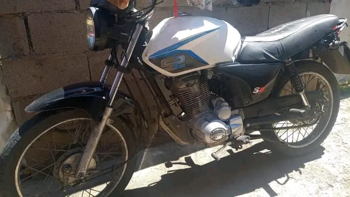 Villa Mercedes: le robaron la moto de la puerta de su casa