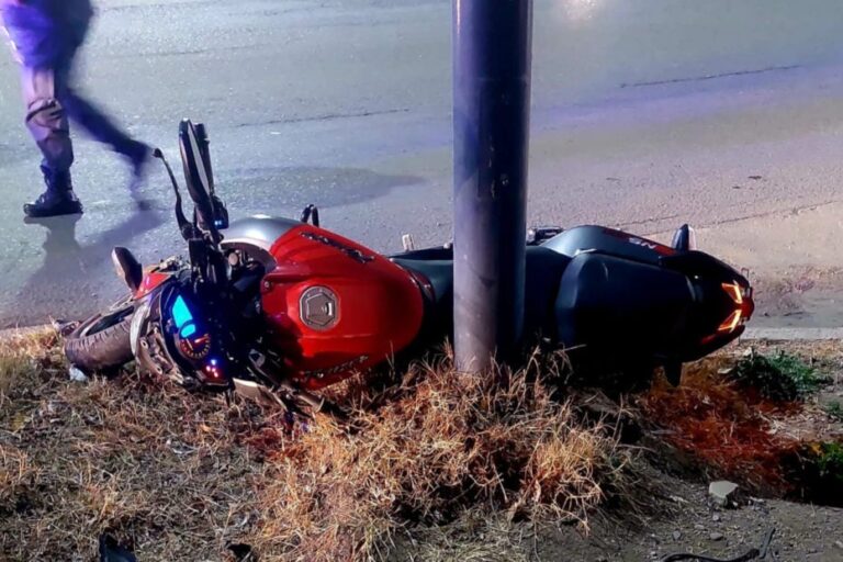 Tragedia en San Luis: un policía murió al chocar con su moto contra un poste