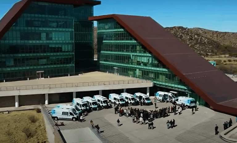 Diez ambulancias nuevas refuerzan el sistema de salud en el interior provincial