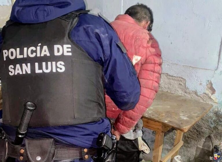 Detuvieron a un joven que intentó robar herramientas y una bicicleta de una vivienda