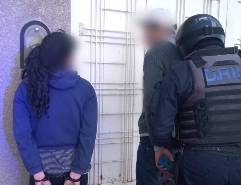 Detuvieron a un hombre y una mujer por disturbios en plena calle
