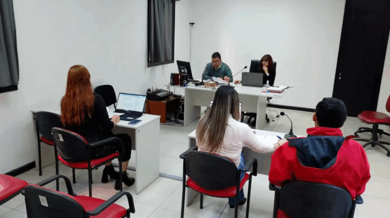 Imputan a un hombre por agredir a los hijos de su pareja