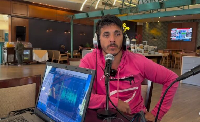 Pali Bustamante, escultor oficial de la Fundación Mar Azul