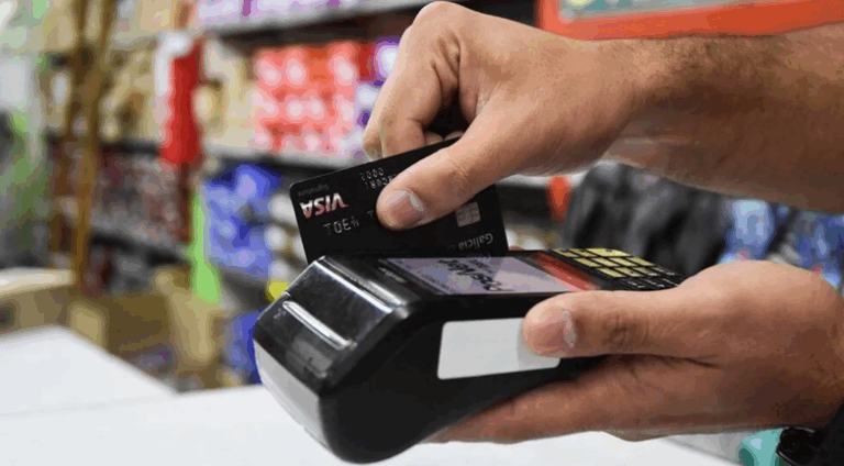 El 46% de las compras de alimentos en Argentina se paga con tarjeta de crédito