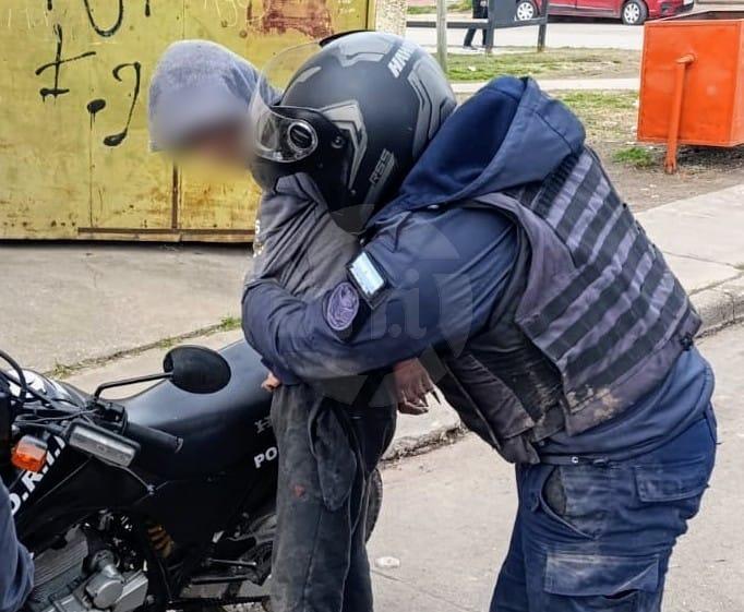 Detuvieron en Villa Mercedes a un hombre que golpeó a un efectivo en pleno operativo