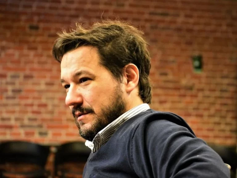 Escándalo internacional por los audios: periodista uruguayo desafía a la Justicia argentina