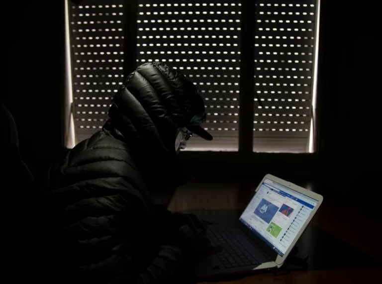 Grooming en Santa Fe: niñas captadas en Roblox fueron expuestas a material sexual