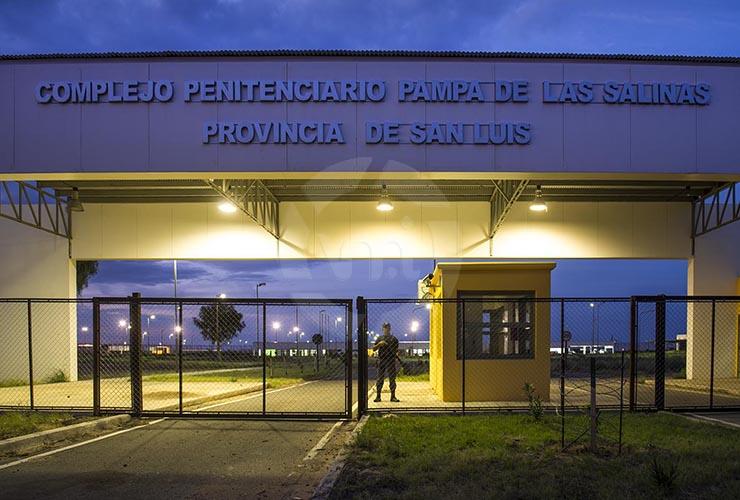 Fuerzas Federales allanaron la cárcel de Pampa de las Salinas en plena madrugada