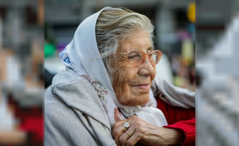 Falleció Azucena Díaz, símbolo de las Madres de Plaza de Mayo