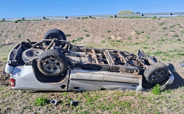 Volcó una camioneta en Villa Mercedes: el conductor dio positivo en alcoholemia