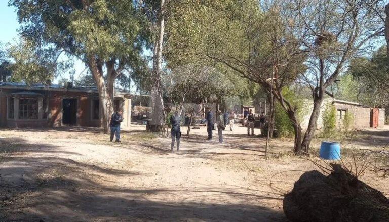 Hallan a una mujer desvanecida en su casa en llamas: investigan un intento de homicidio