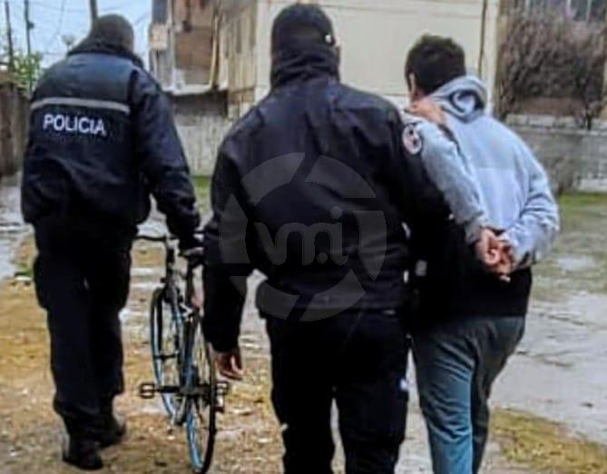 Detuvieron a un hombre en Villa Mercedes por robar un celular en una mercería