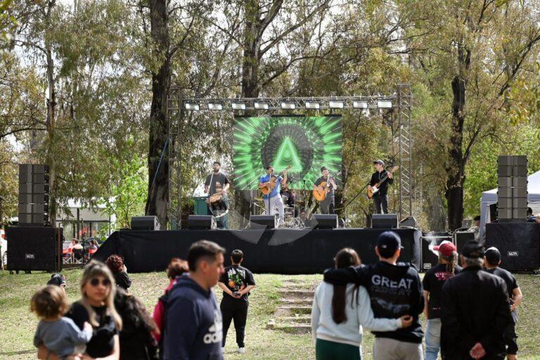 Villa Mercedes recibió la primavera con música, deporte y festejos en El Lago