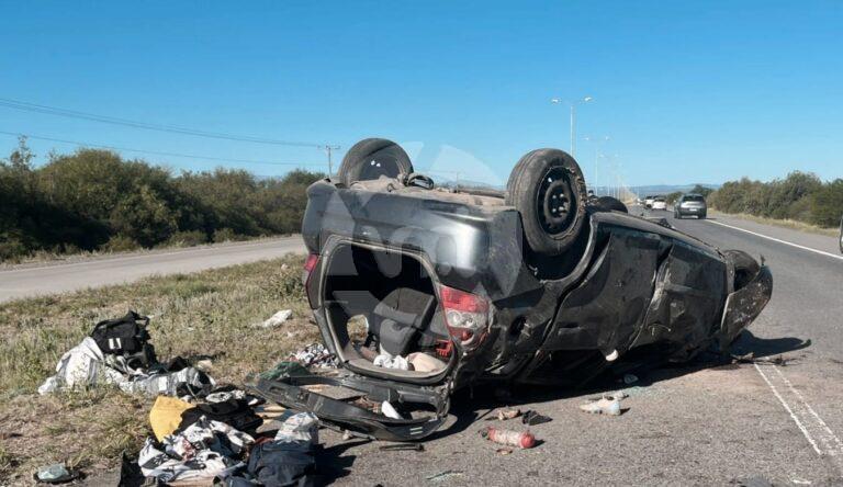 Tragedia en la autopista: un bebé y un joven murieron tras un vuelco en Alto Pencoso